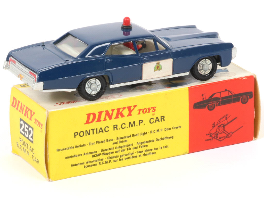 Lot 566 - DINKY TOYS (GB) (1)
