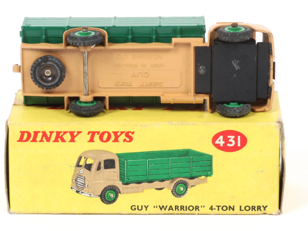 Lot 592 - DINKY TOYS (GB) (1)