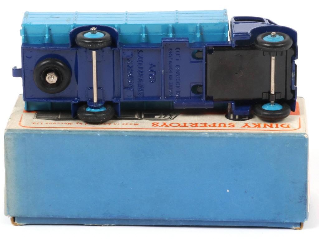 Lot 595 - DINKY TOYS (GB) (1)
