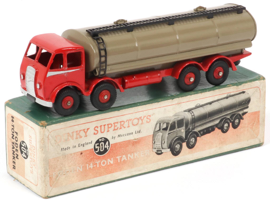 Lot 594 - DINKY TOYS (GB) (1)