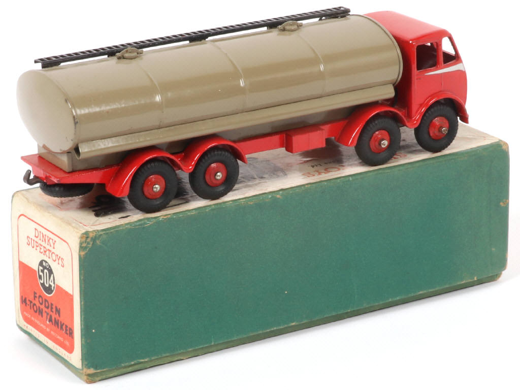 Lot 594 - DINKY TOYS (GB) (1)