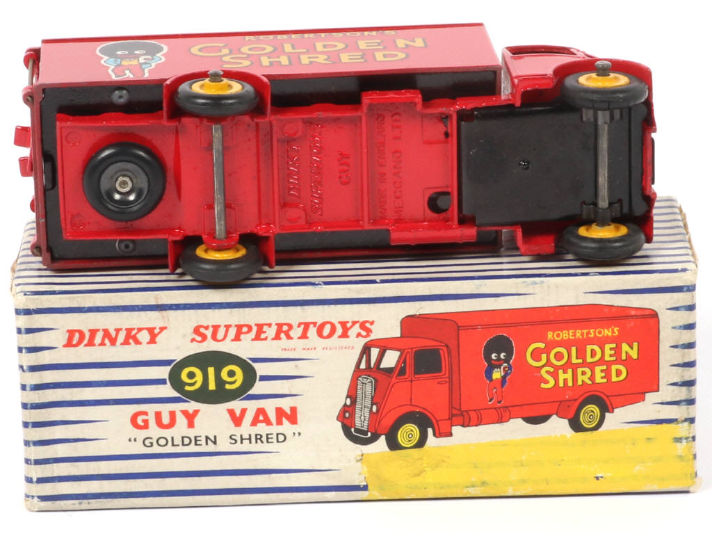 Lot 599 - DINKY TOYS (GB) (1)