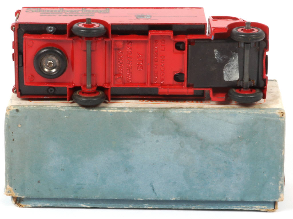 Lot 596 - DINKY TOYS (GB) (1)