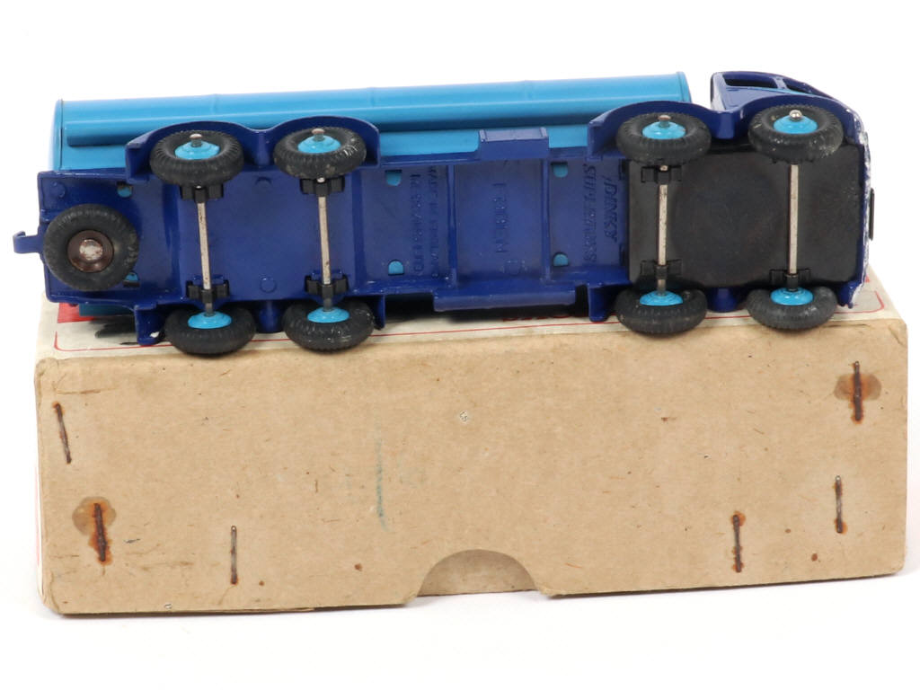 Lot 593 - DINKY TOYS (GB) (1)