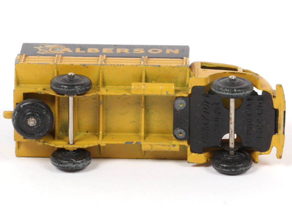 Lot 523 - DINKY TOYS (FRANCE) (1)