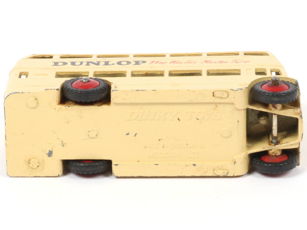 Lot 590 - DINKY TOYS (GB) (1)