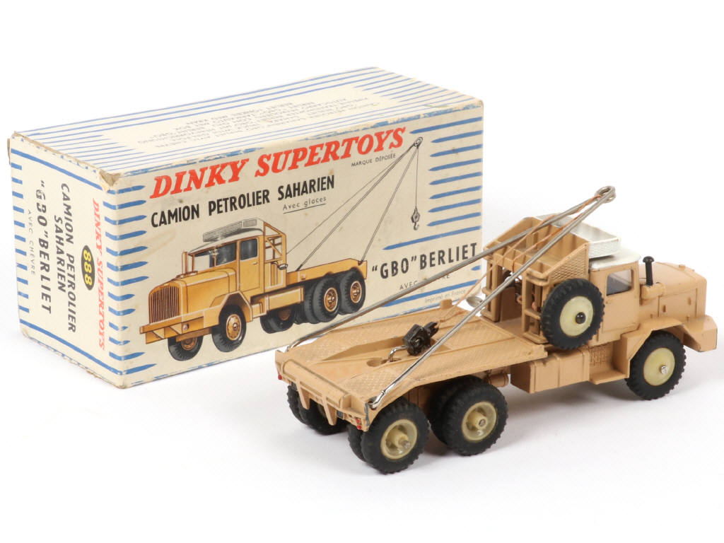 Lot 533 - DINKY TOYS (FRANCE) (1)