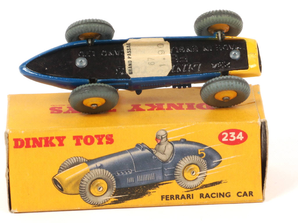 Lot 540 - DINKY TOYS (GB) (1)
