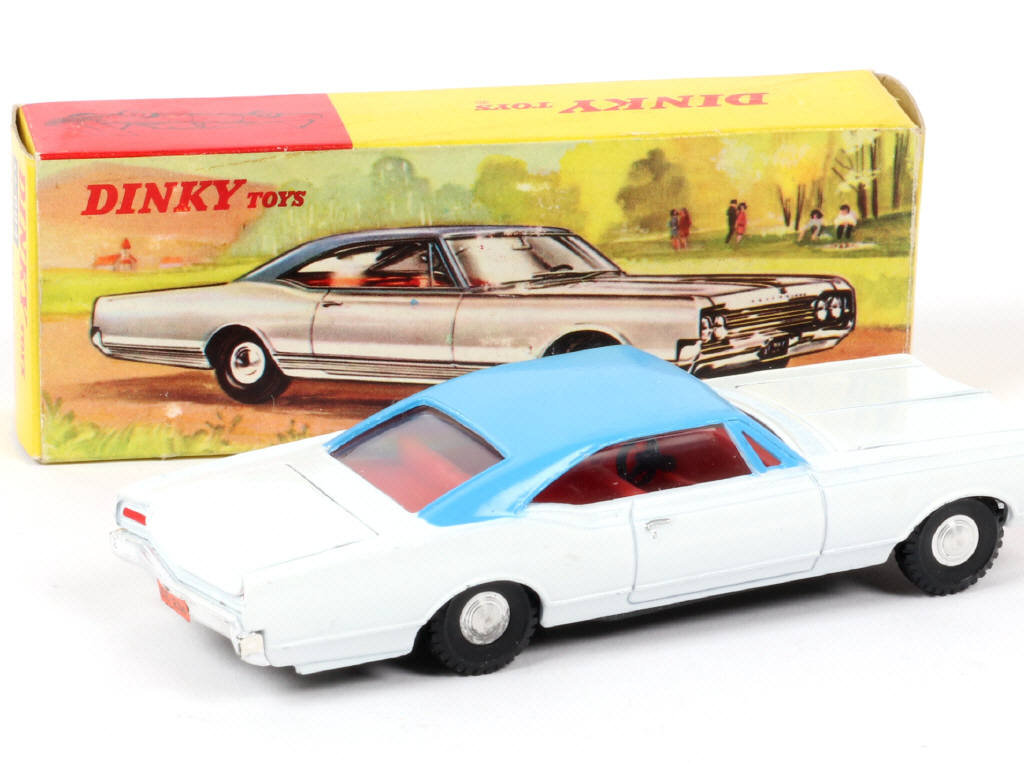 Lot 576 - DINKY TOYS (GB) (1)