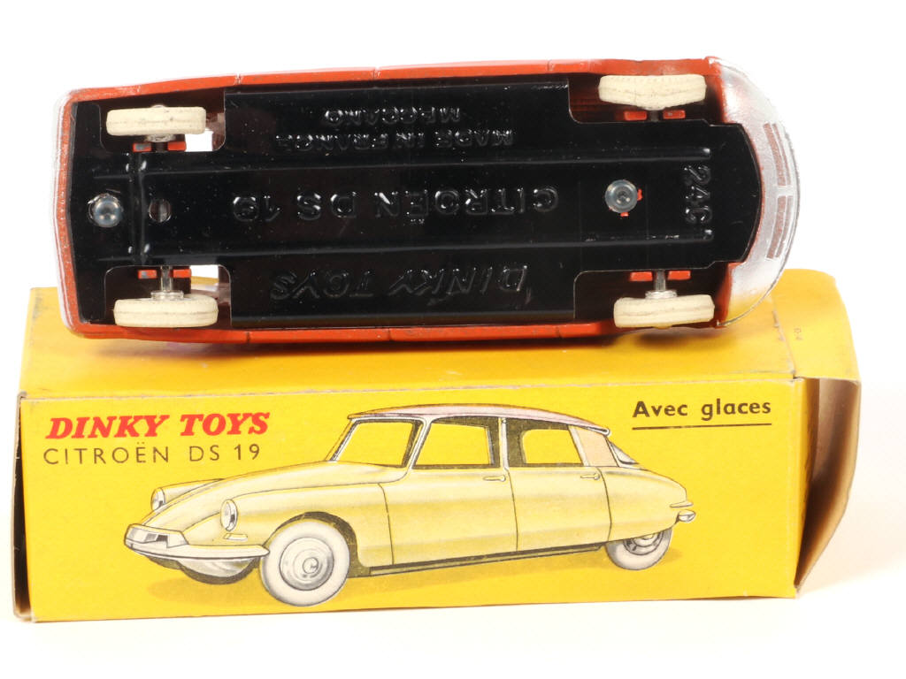 Lot 463 - DINKY TOYS (FRANCE) (1)