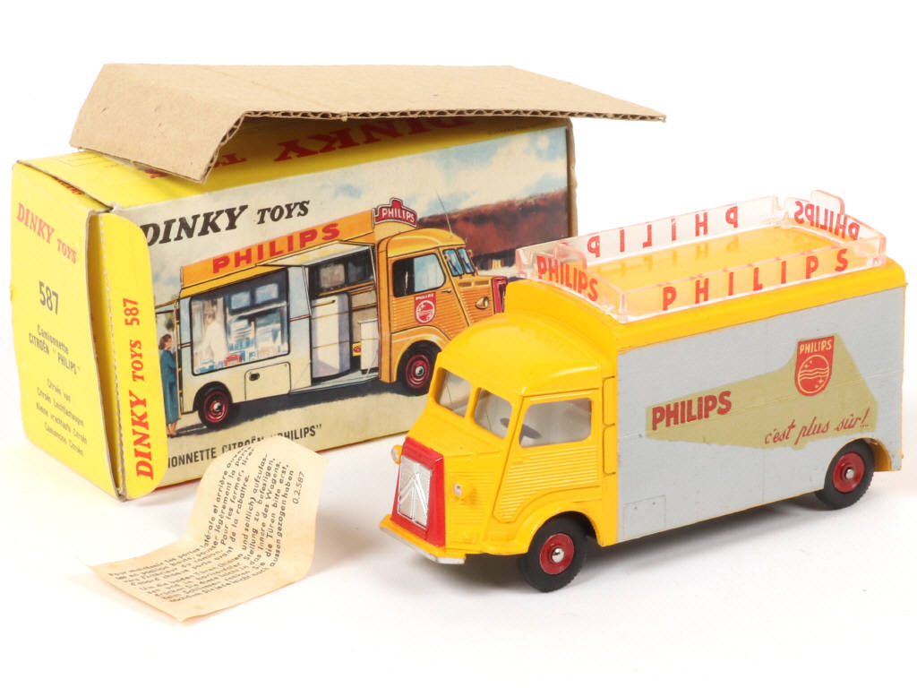 Lot 529 - DINKY TOYS (FRANCE) (1)