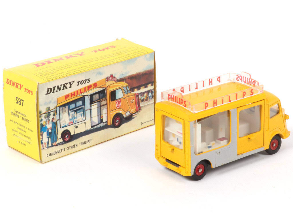 Lot 529 - DINKY TOYS (FRANCE) (1)