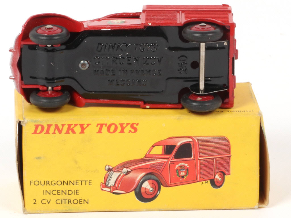 Lot 492 - DINKY TOYS (FRANCE) (1)