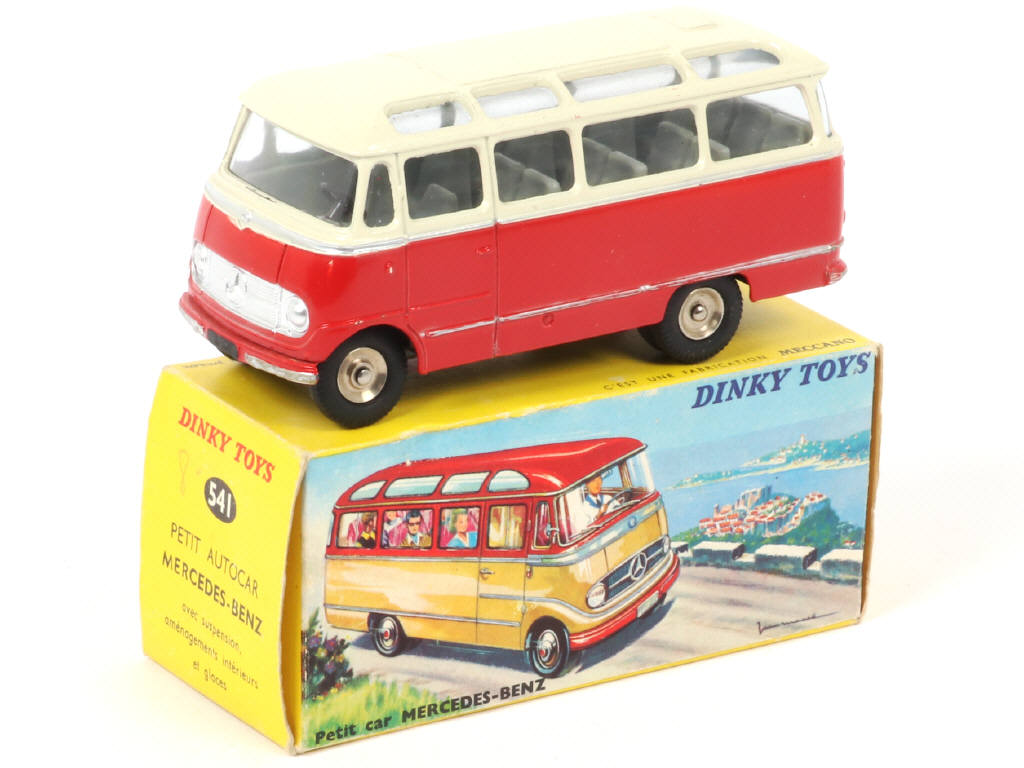 Lot 525 - DINKY TOYS (FRANCE) (1)