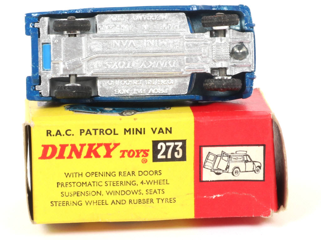 Lot 563 - DINKY TOYS (GB) (1)