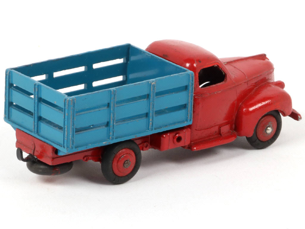 Lot 524 - DINKY TOYS (FRANCE) (1)