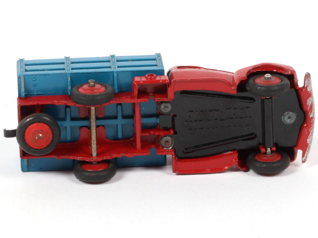 Lot 524 - DINKY TOYS (FRANCE) (1)