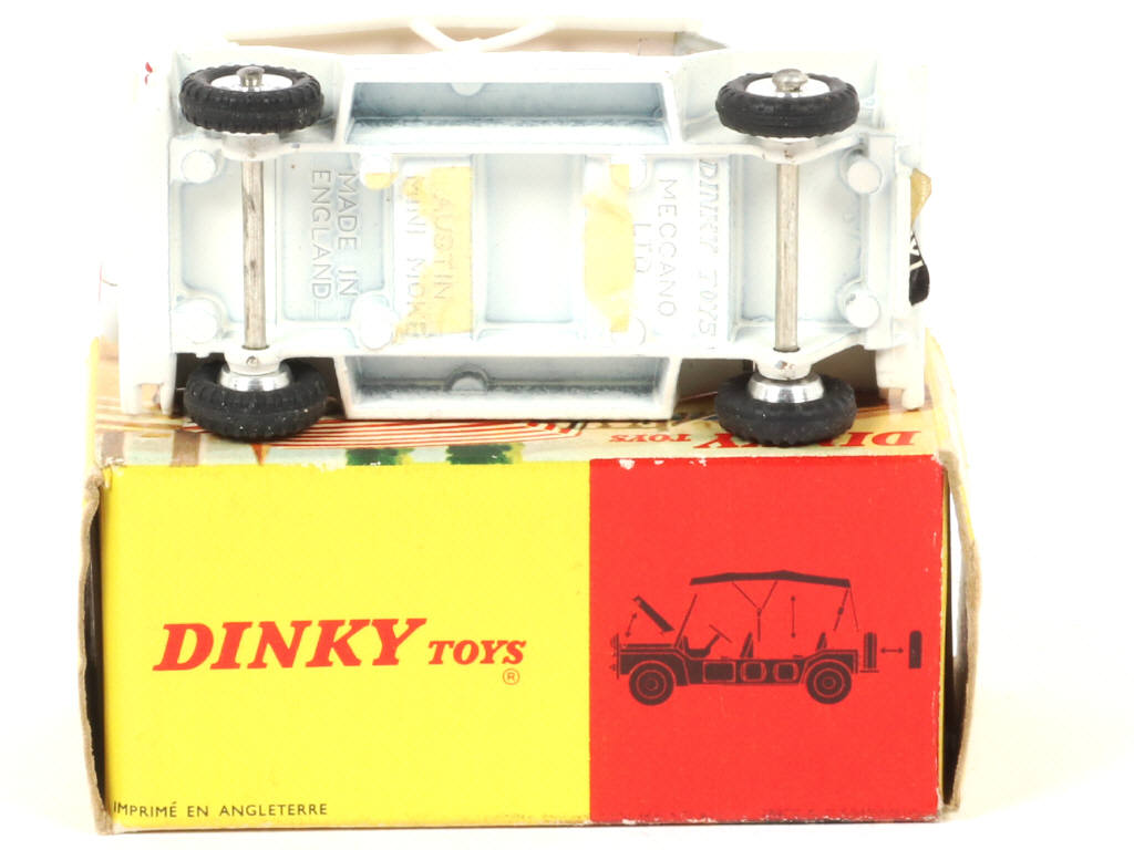 Lot 560 - DINKY TOYS (GB) (1)