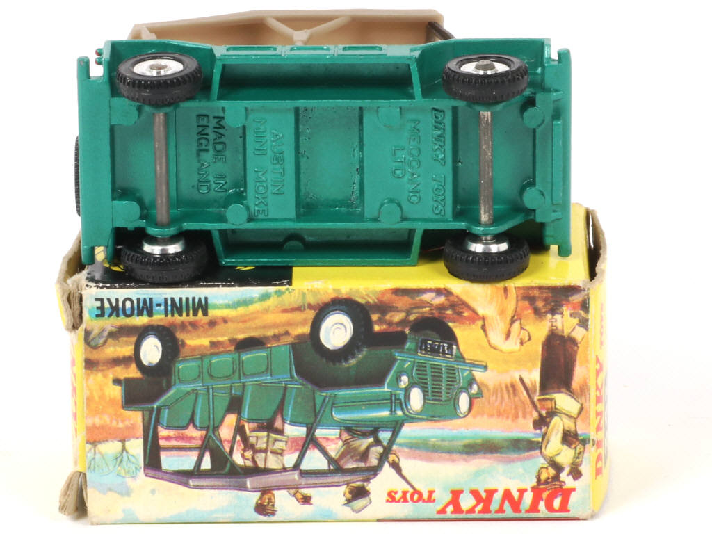 Lot 559 - DINKY TOYS (GB) (1)
