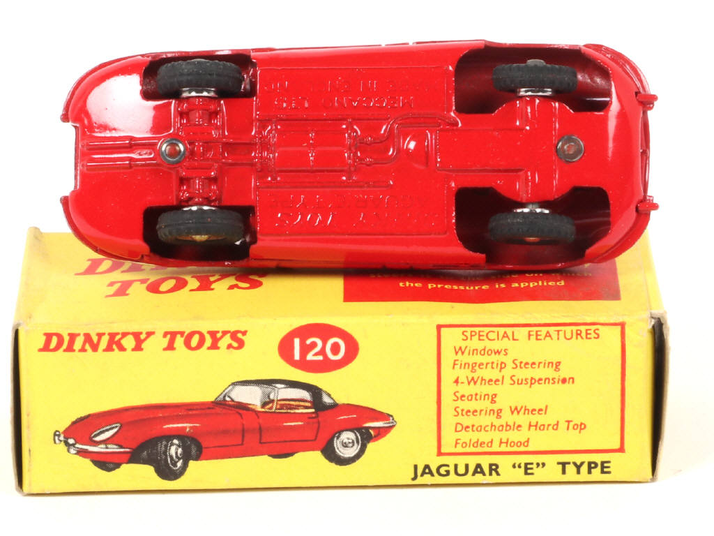 Lot 554 - DINKY TOYS (GB) (1)