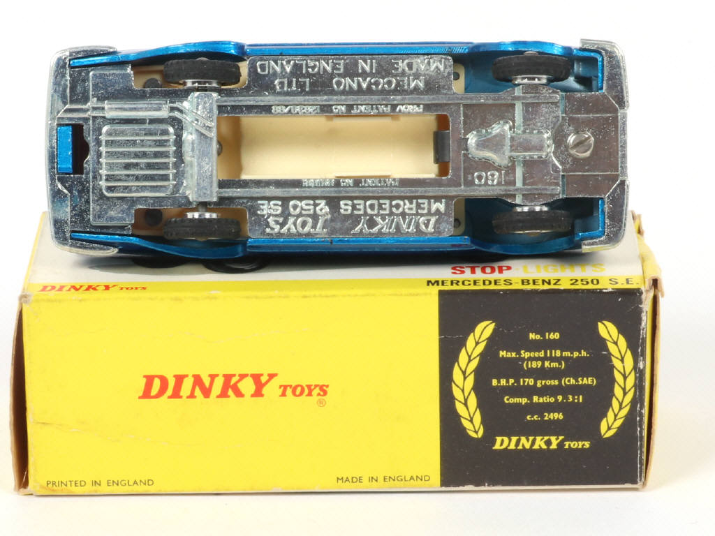Lot 581 - DINKY TOYS (GB) (1)