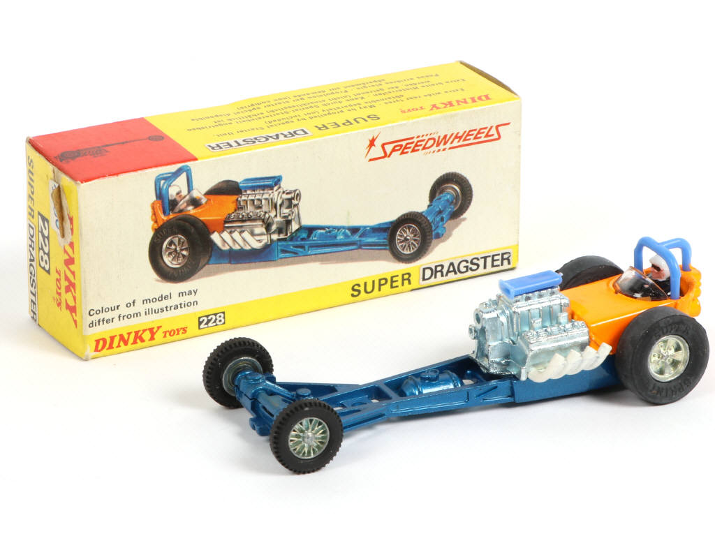 Lot 582 - DINKY TOYS (GB) (1)