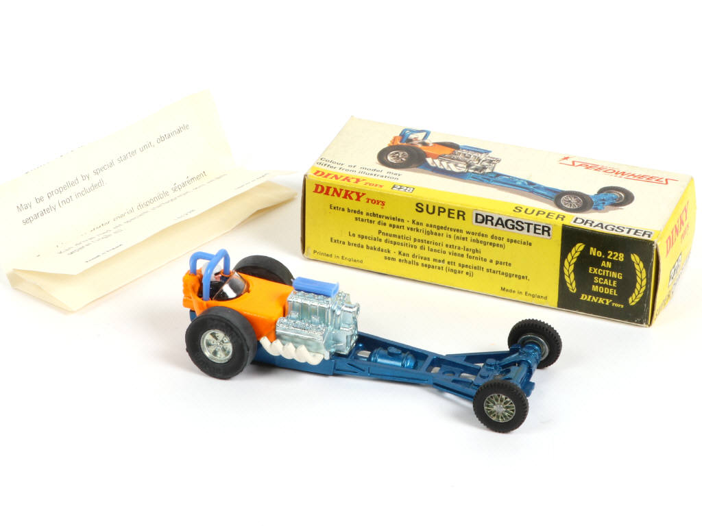 Lot 582 - DINKY TOYS (GB) (1)