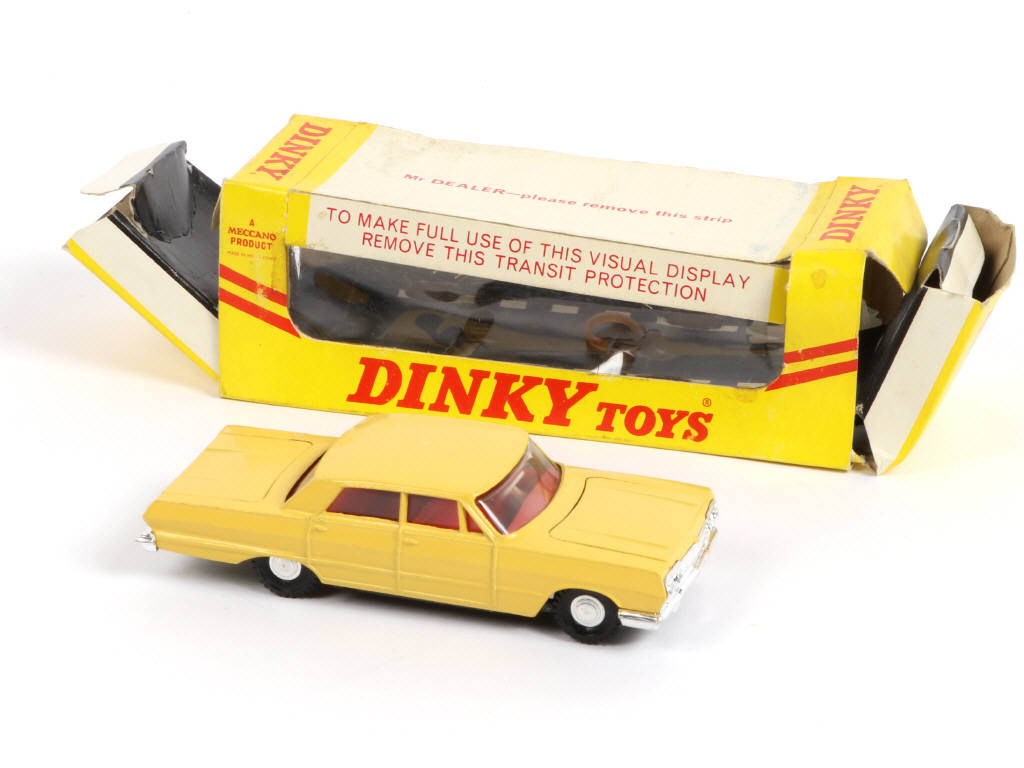 Lot 579 - DINKY TOYS (GB) (1)