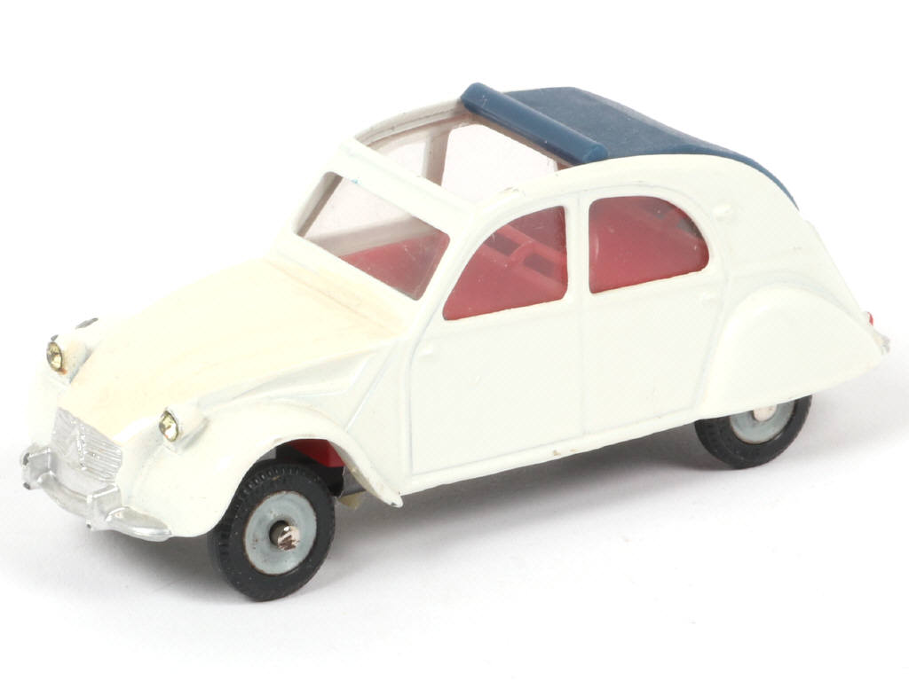 Lot 452 - DINKY TOYS (FRANCE) (1)