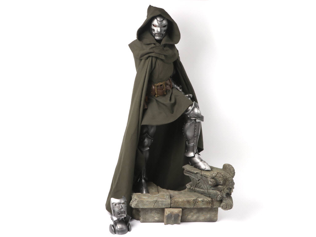Lot 211 - SIDESHOW COLLECTIBLES (1)