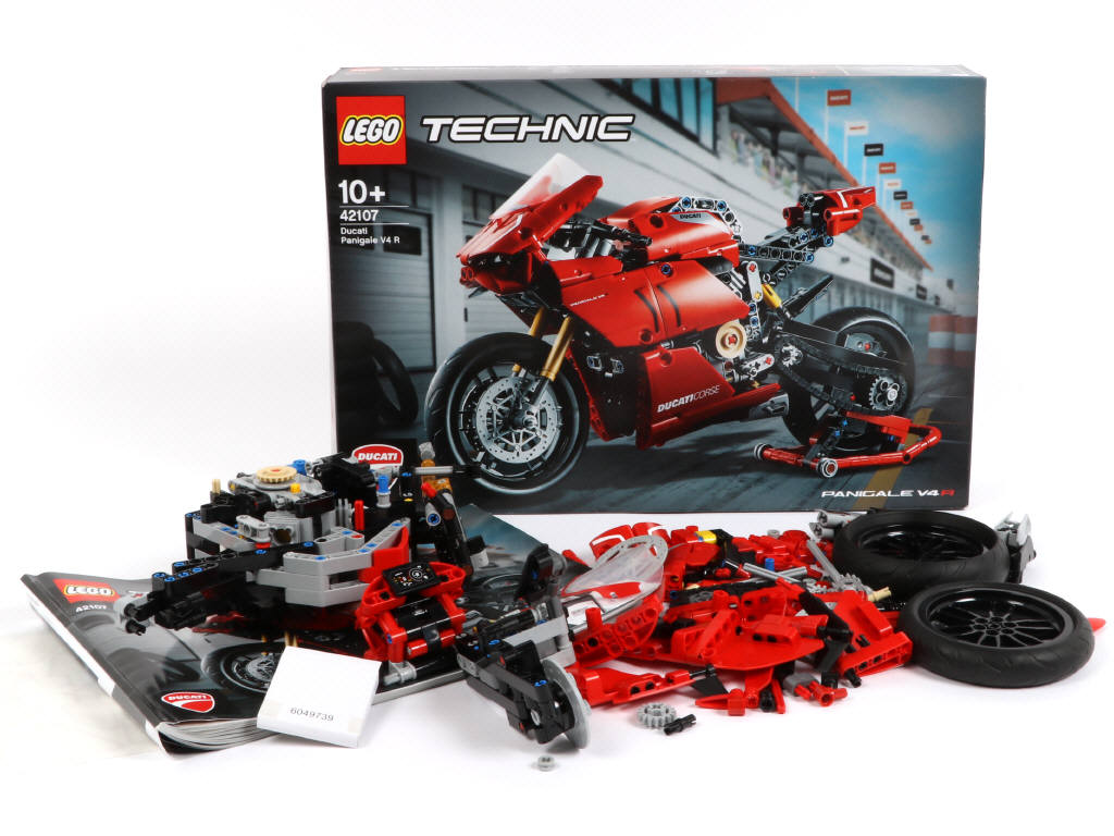 Lot 11 - LEGO (DANEMARK) (1)