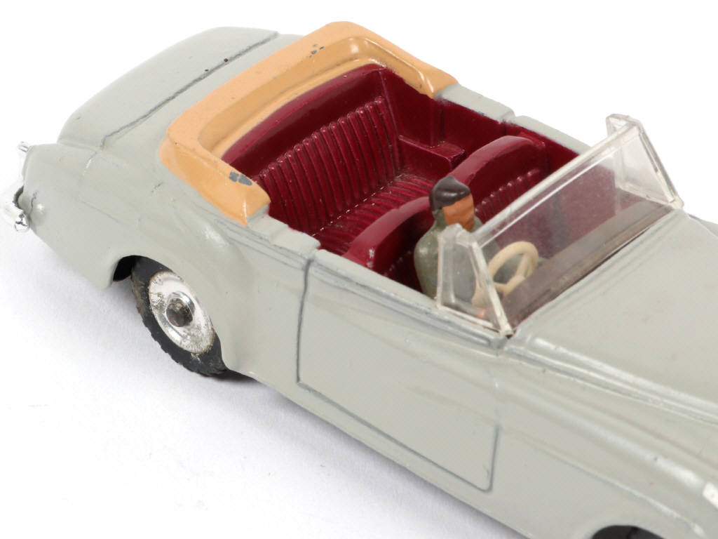 Lot 272 - DINKY TOYS (GB) (1)
