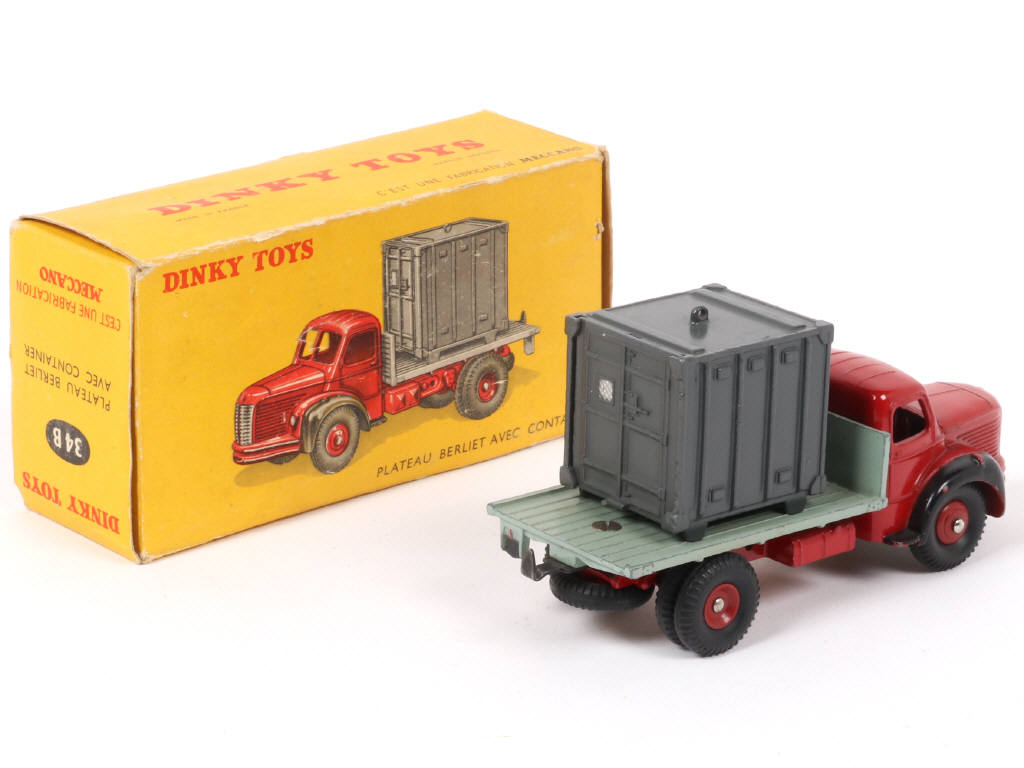 Lot 317 - DINKY TOYS (FRANCE) (1)