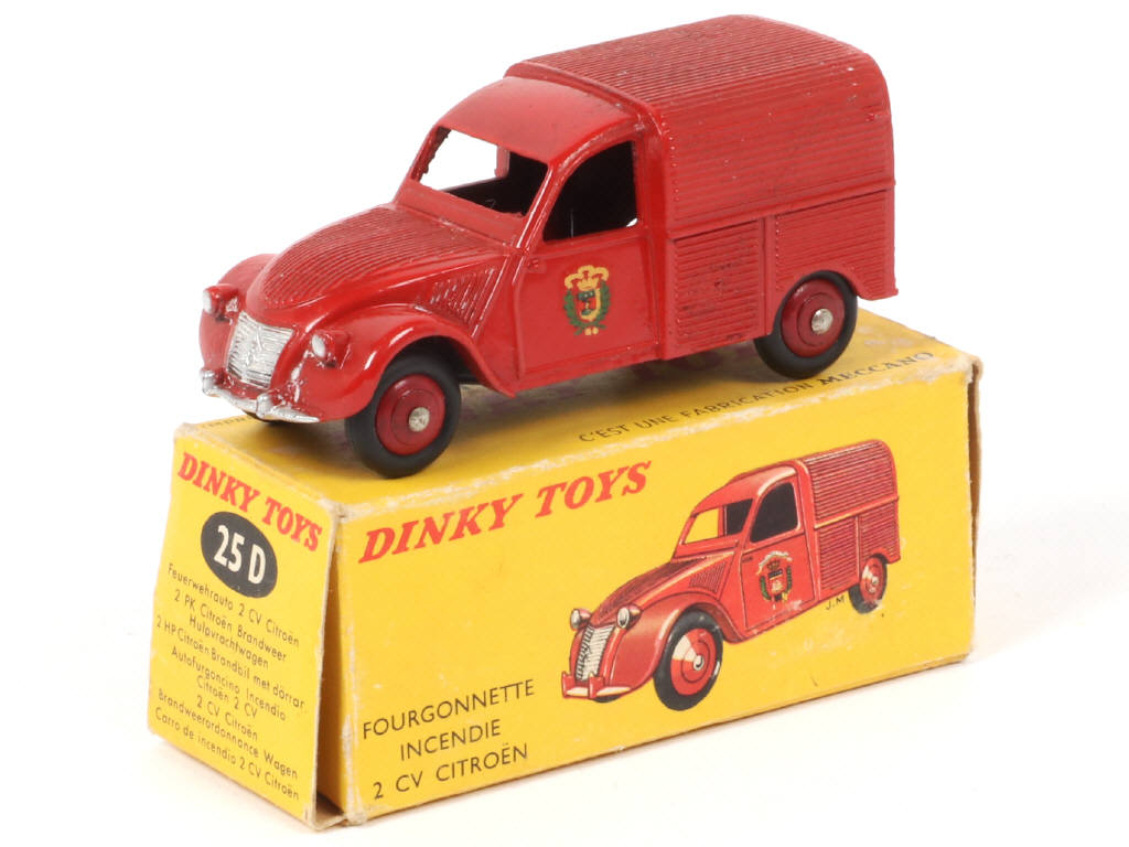 Lot 297 - DINKY TOYS (FRANCE) (1)