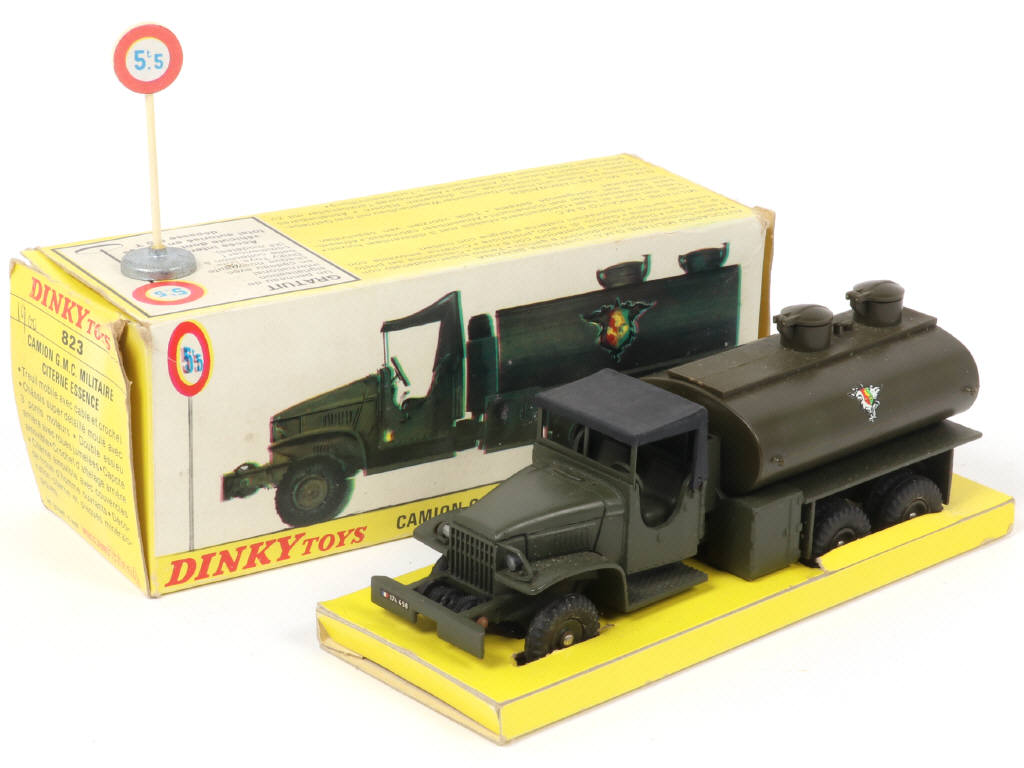 Lot 324 - DINKY TOYS (FRANCE) (1)