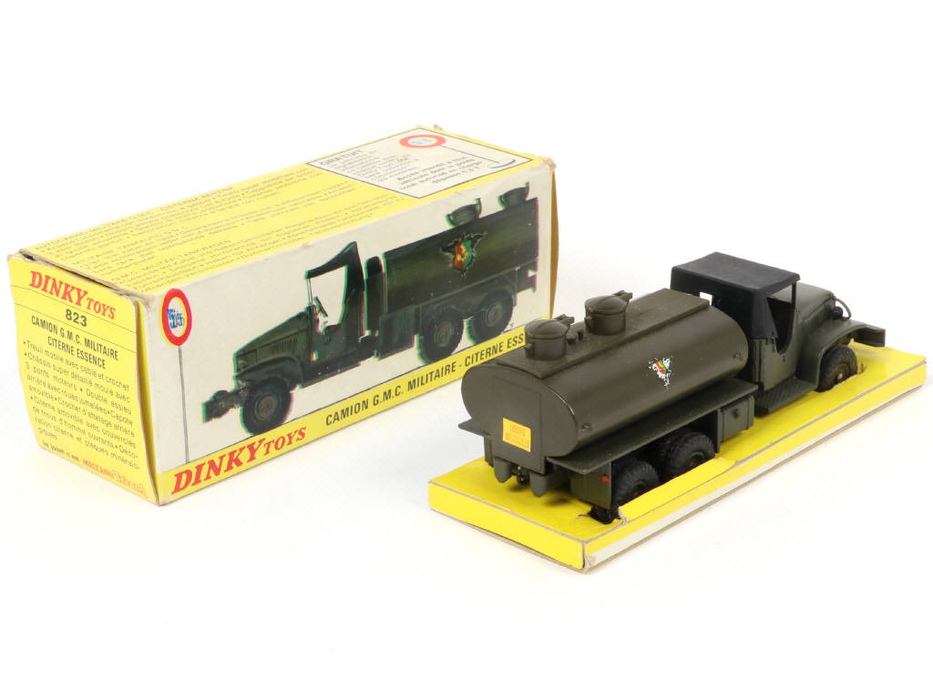 Lot 324 - DINKY TOYS (FRANCE) (1)