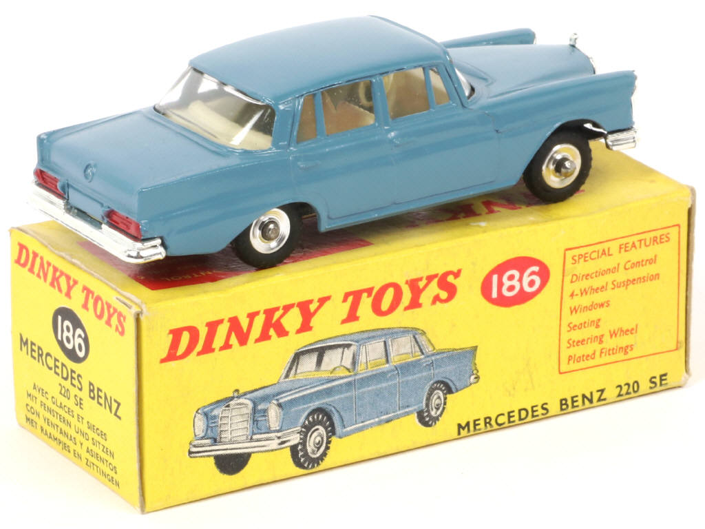 Lot 271 - DINKY TOYS (GB) (1)