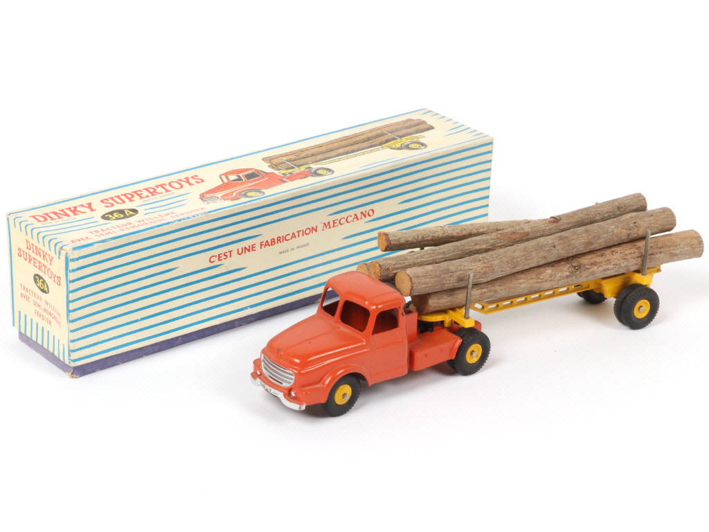 Lot 318 - DINKY TOYS (FRANCE) (1)