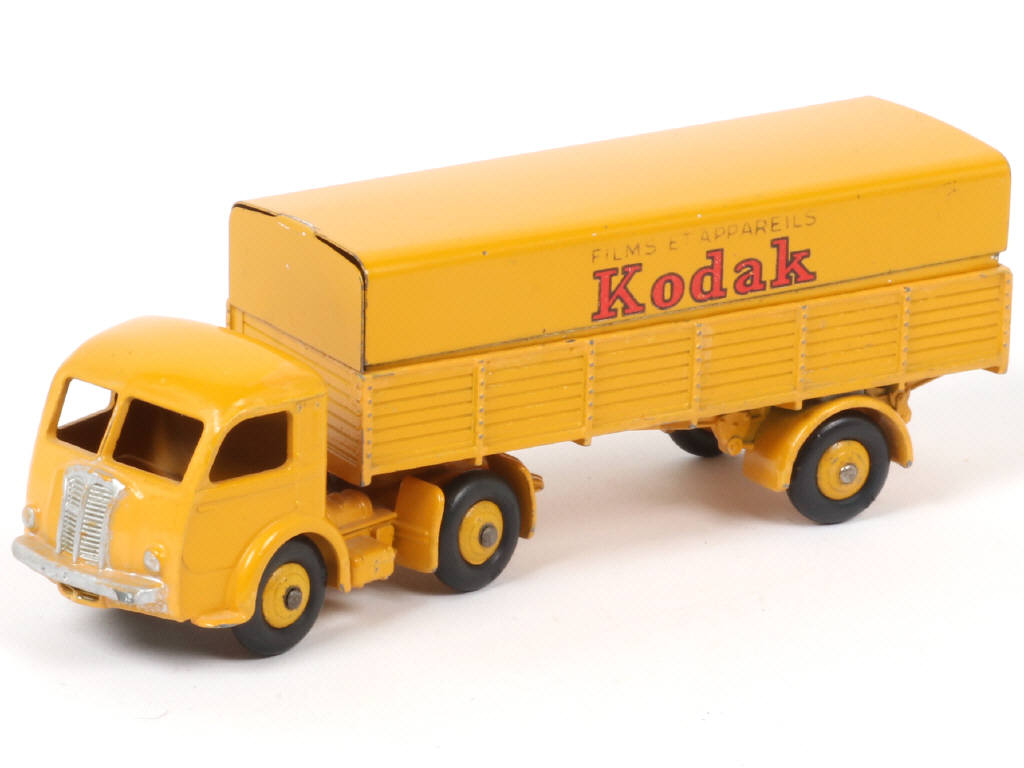 Lot 315 - DINKY TOYS (FRANCE) (1)