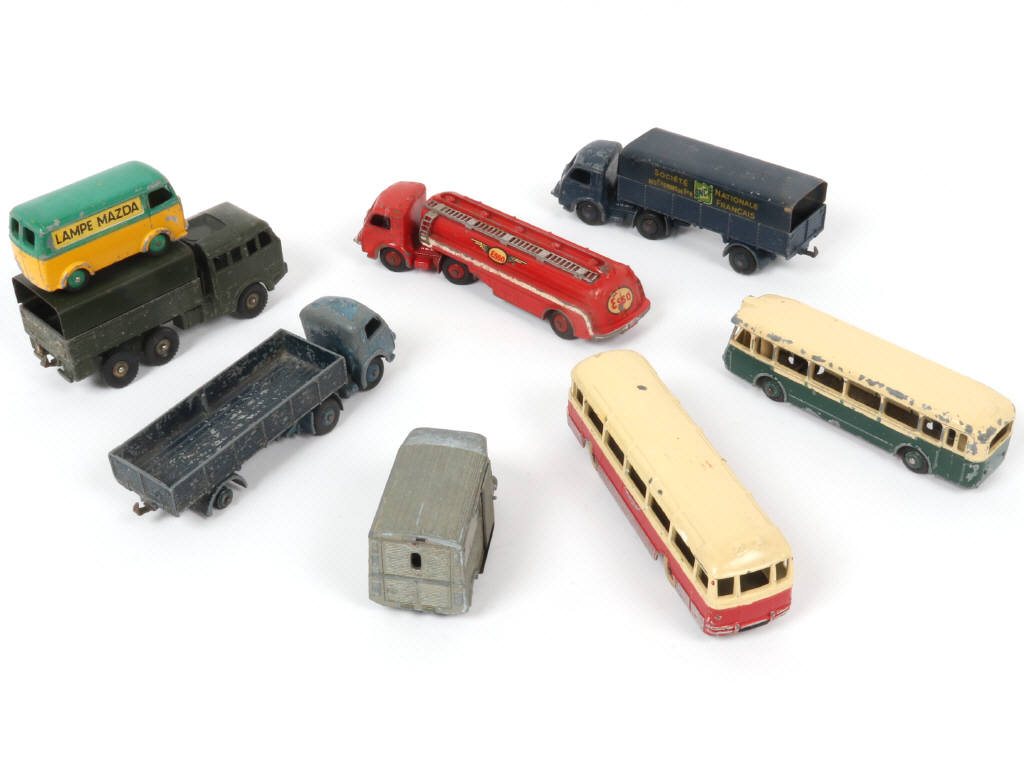 Lot 77 - DINKY TOYS (FRANCE) (8)