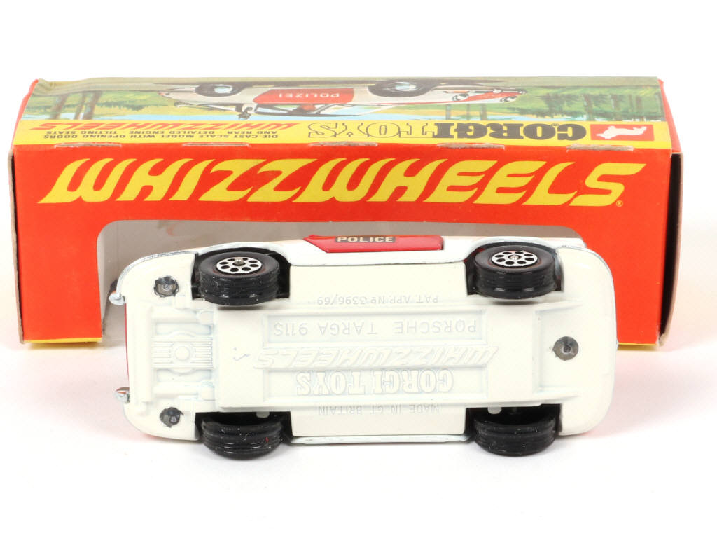 Lot 100 - CORGI TOYS (GB) (1)