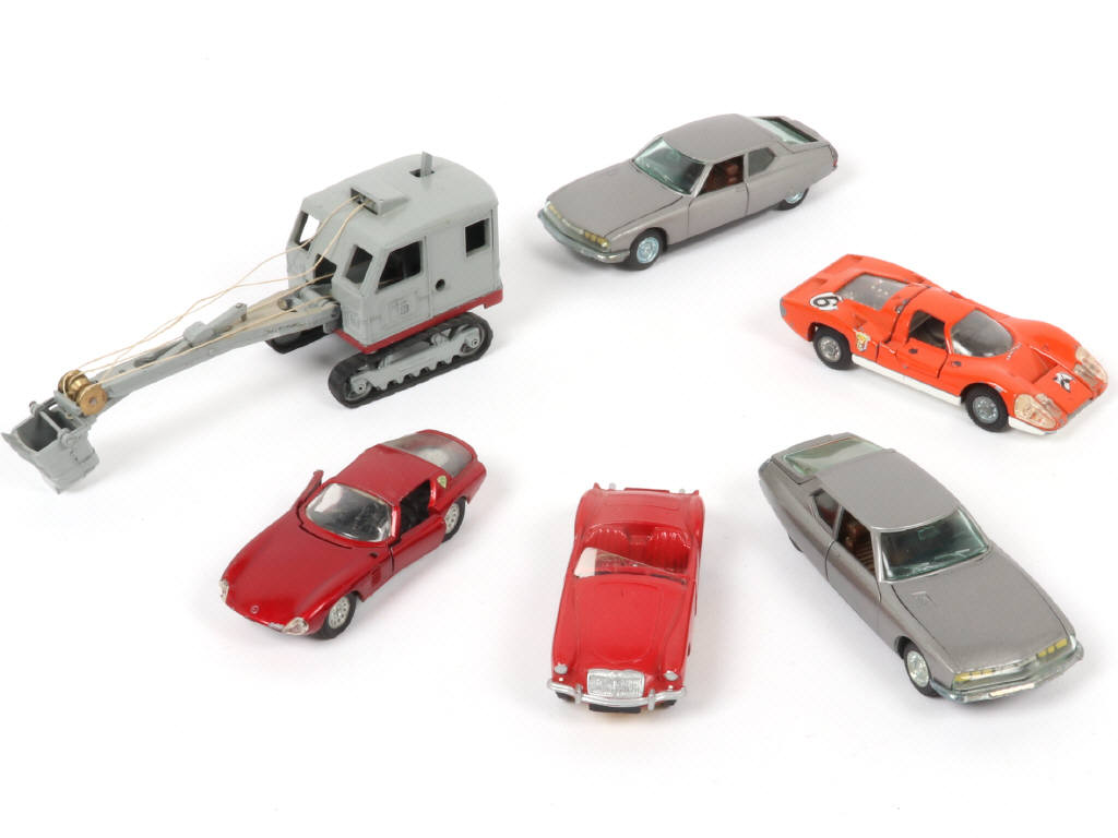 Lot 110 - DIVERS (6)