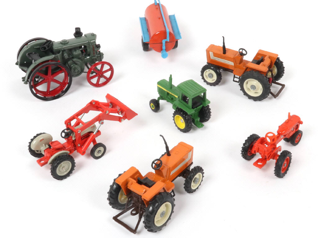 Lot 112 - DIVERS (7)