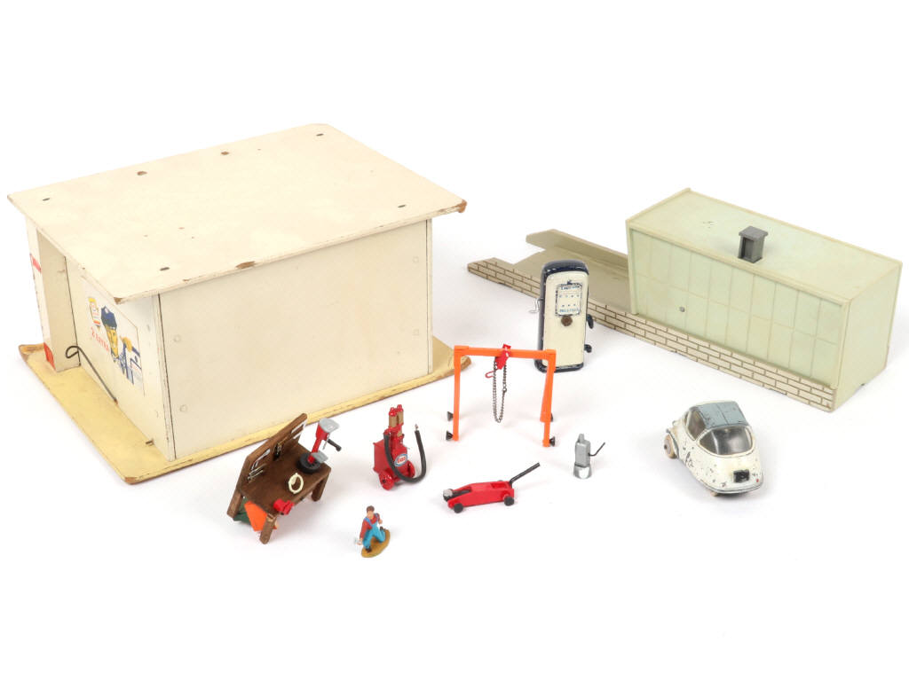 Lot 115 - DIVERS (10)