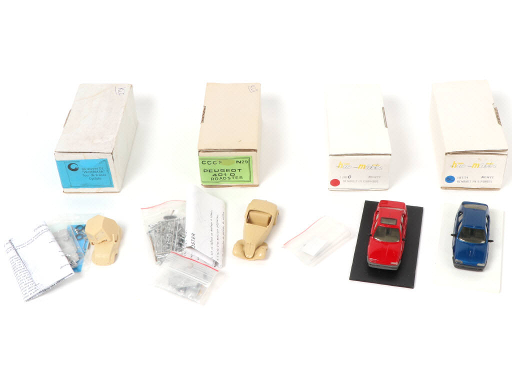 Lot 102 - DIVERS (4)