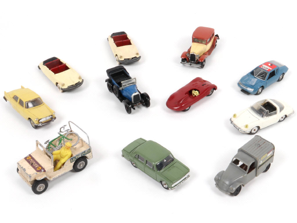 Lot 116 - DIVERS (11)