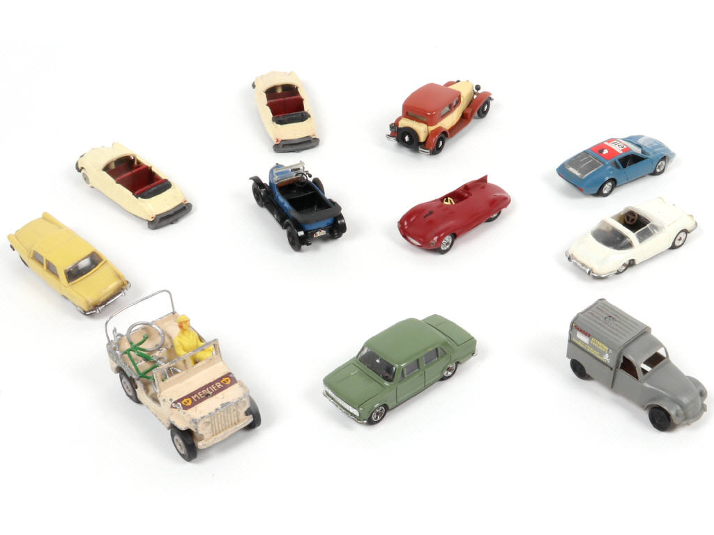 Lot 116 - DIVERS (11)