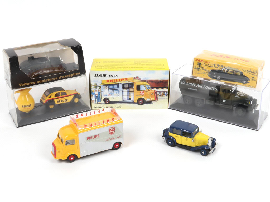 Lot 111 - DIVERS (6)