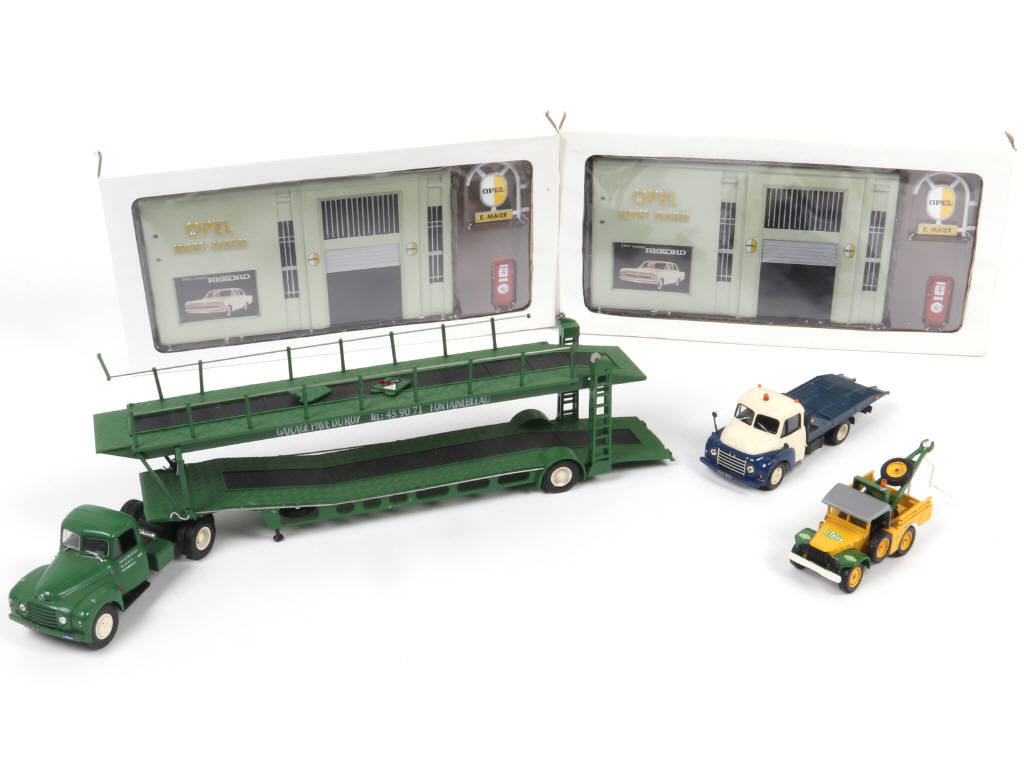 Lot 108 - DIVERS (5)