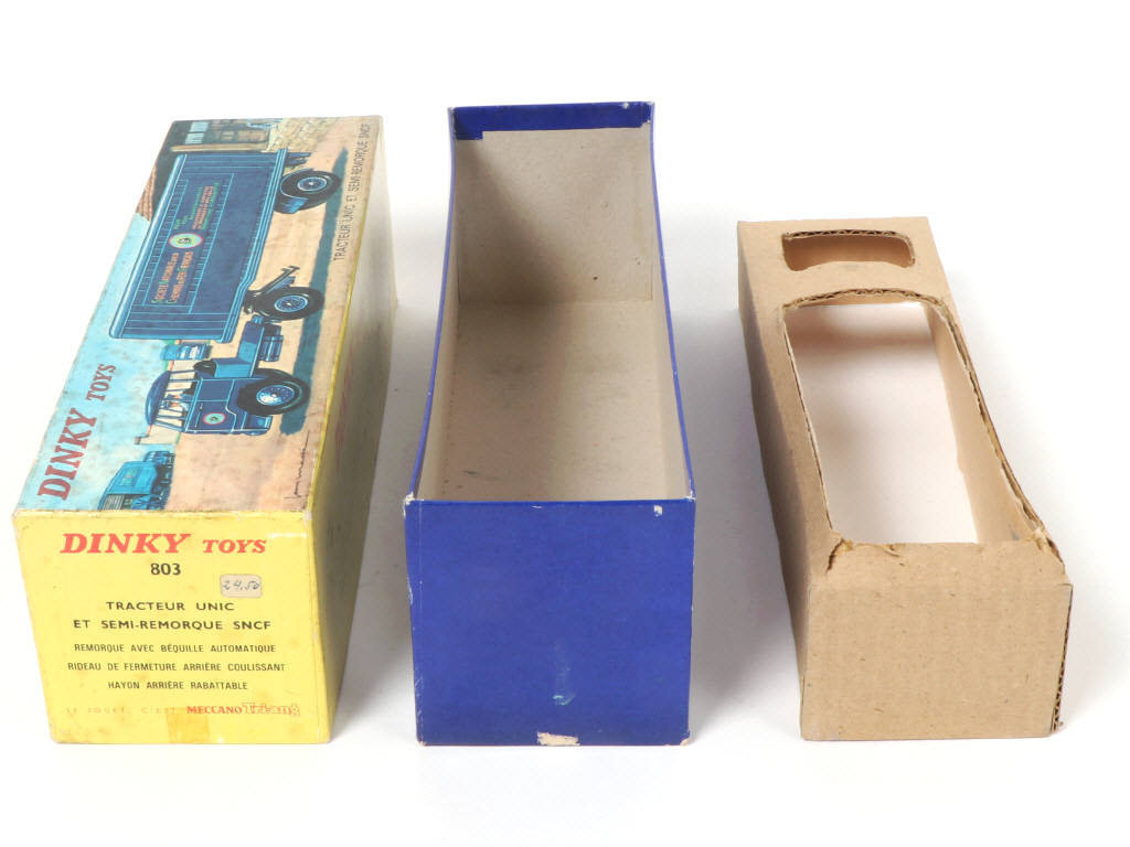 Lot 183 - DINKY TOYS (FRANCE) (1)